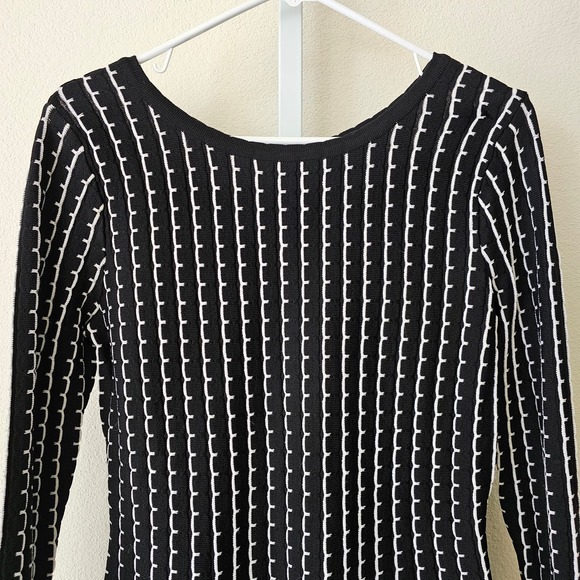 LEO & UGO Women's Black & White Striped Pullover Fit & Flare Zip Sweater Sz US 8 - Picture 6 of 14
